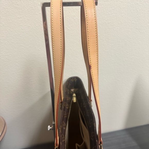 AUTHENTIC Louis Vuitton Luco Monogram Tote - Picture 5 of 12